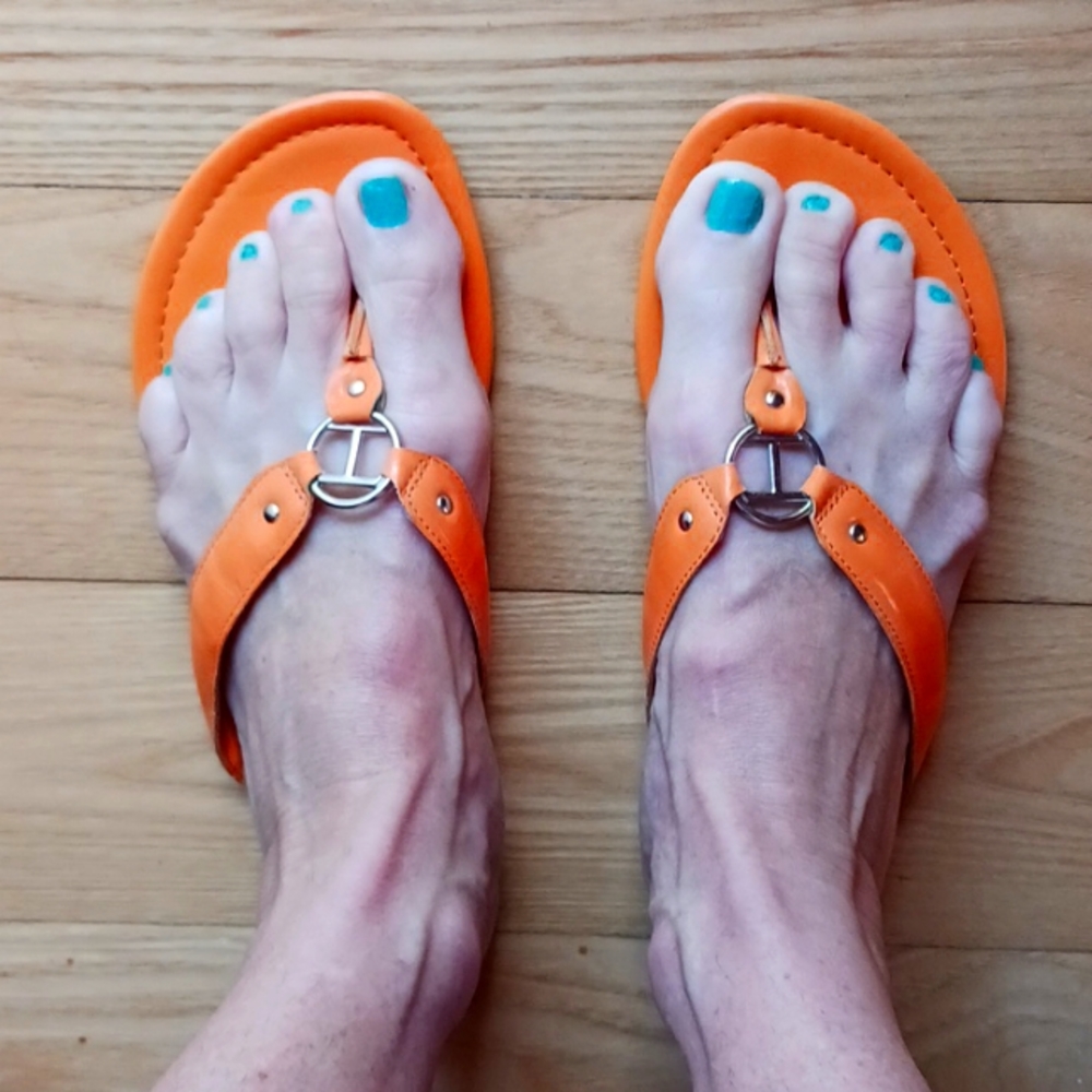 Talbots Flip Flops in Orange Patent Size 7 EUC